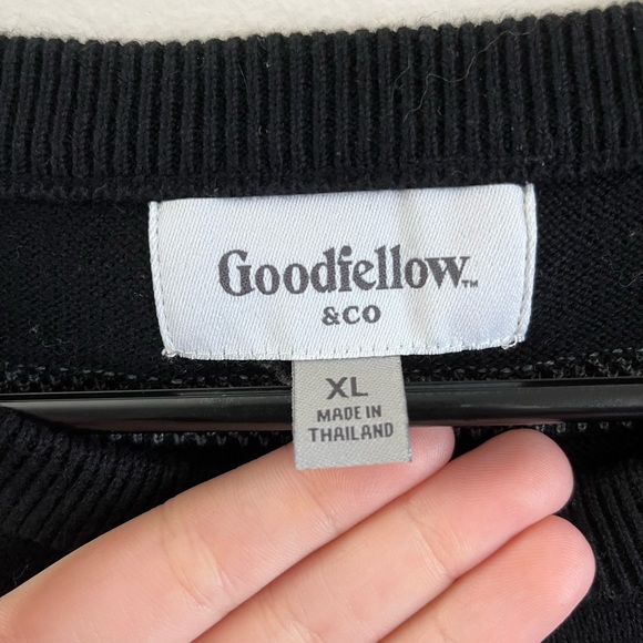 Goodfellow Men’s striped sweater - Picture 2 of 4